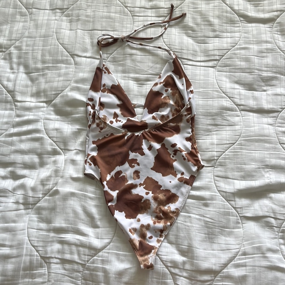 NWOT COW PATTERN ONSIE - Picture 2 of 4